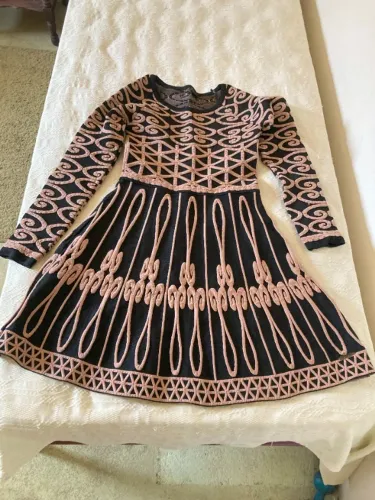 Vestido em lá quádrupla, bem quente e diferenciado