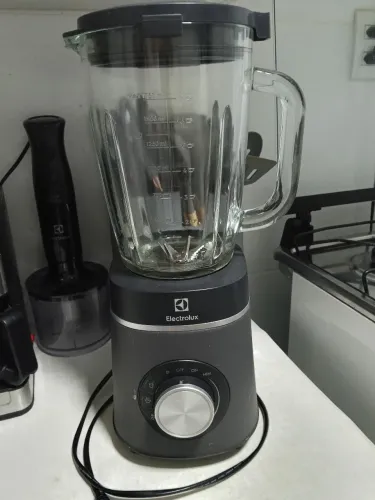 Liquidificador Electrolux copo de vidro 