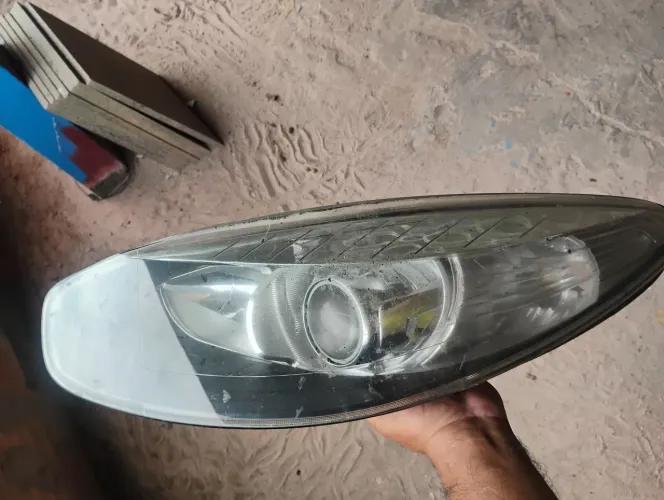Farol lado esquerdo do renold fluence