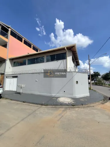 Casa à Venda em Monte Verde - Betim | Terraço + Churrasqueira + 3 Vagas