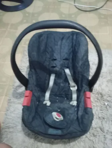 cadeirinha de bebê para vender com pouco tempo de usado