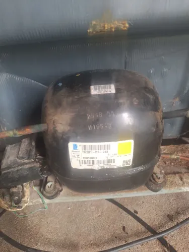 Vendo 1 compressor de geladeira DÚPLEX