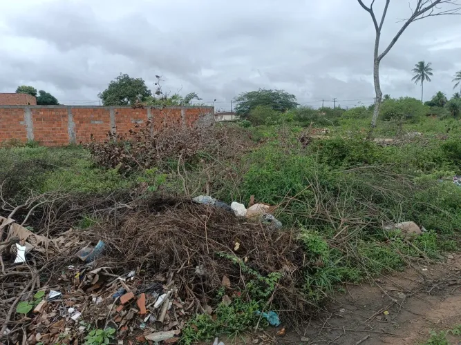 Vende-se terreno