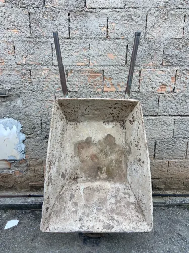 CARRINHO DE MÃO 70L CHAPA 14 USADO