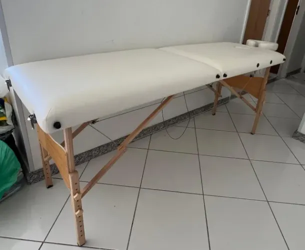 Maca Portátil Dobrável com Regulagem de Altura, tipo Maleta para Massagem, etc