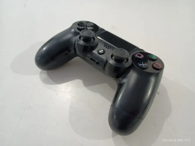 Vendo ou troco por jogos controle PS4 original.