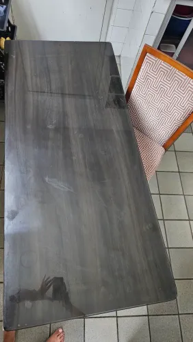Vendo mesa industrial com 4 cadeiras