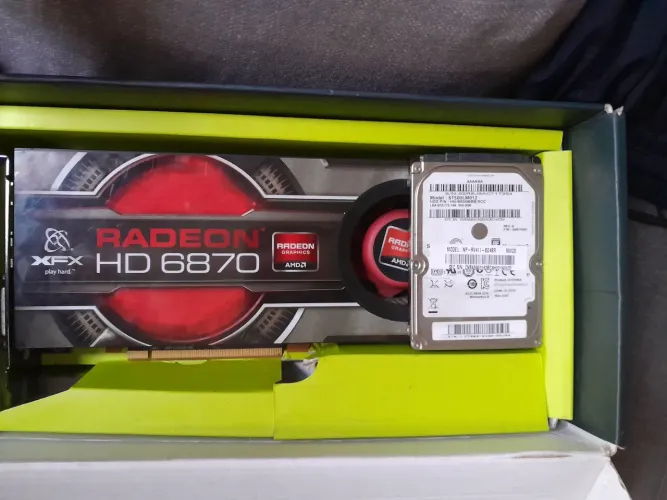 Placa de vídeo radeon HD 6870 e HD de 500gb