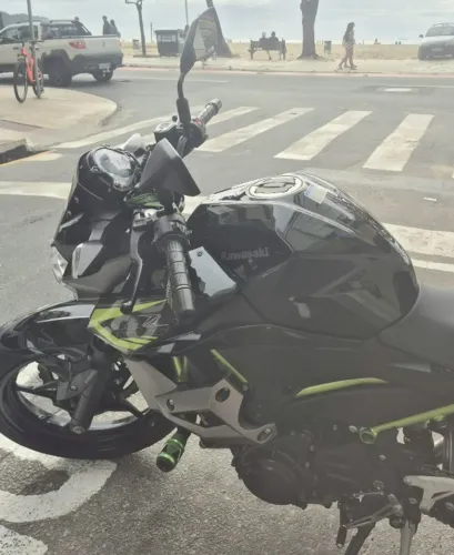 Kawasaki Z 400 - Apenas 15440 km - Estado impecável. Saindo so Brasil