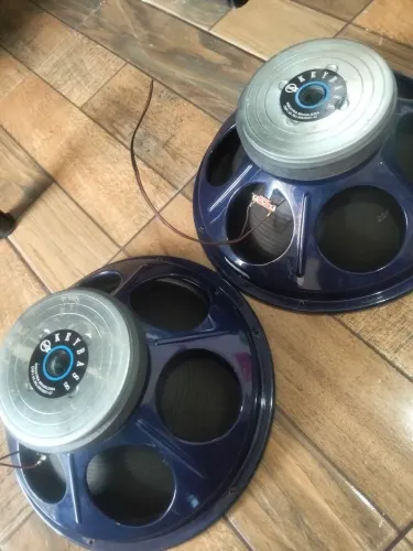 Vendo dois autofalantes de 15 polegadas novos e originais,os dois só 300 reais