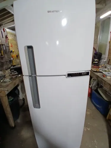 Vendo geladeira brastemp semi nova
