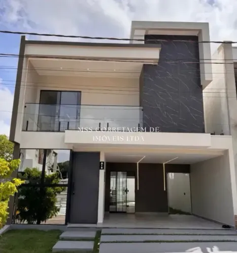Casa recém construída em Condomínio com 4 suítes