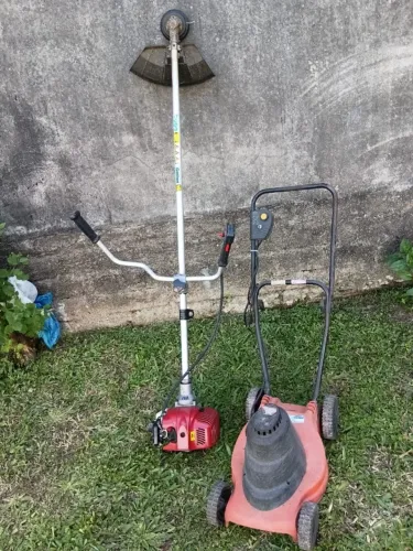Roçadeira e máquina de cortar grama