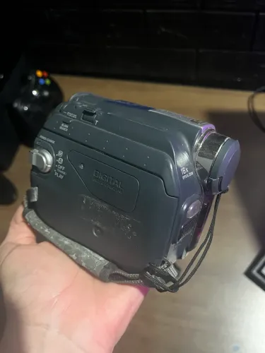 Câmera Filmadora de Vídeo Digital JVC GR-D33U MiniDV 16X