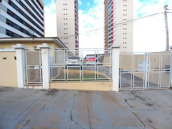 Casa térrea no bairro Jardim Aquinópolis em Presidente Prudente