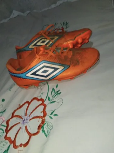 Chuteira Umbro usada ?