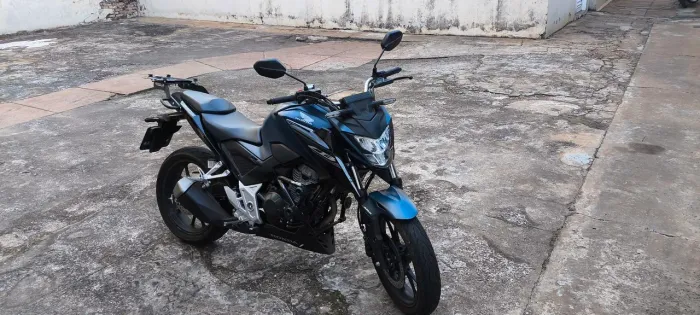 Cb 300 F 2025 - Com acessórios - Baixo Km