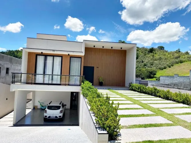 Casa com 3 quartos à venda, 234 m² por R$ 1.650.000 - Centro - Atibaia/SP