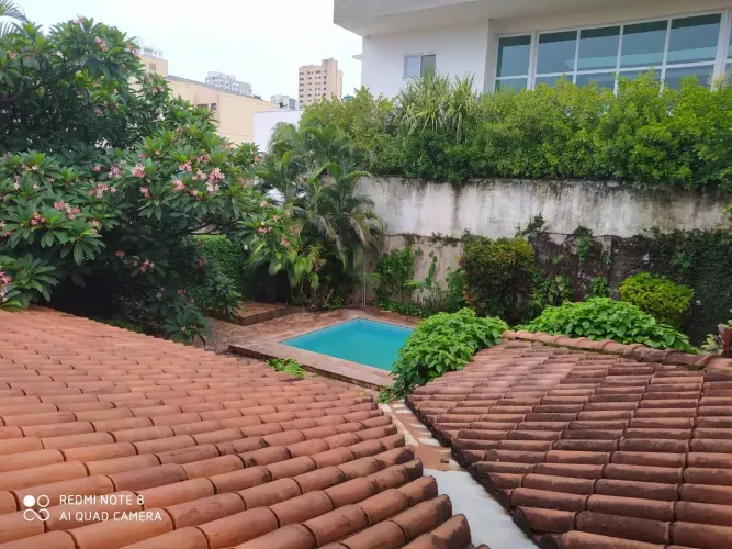 Sobrado para venda tem 582 m² com 8 quartos em Centro - Campo Grande - MS