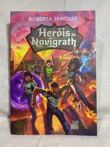 Livro Heróis de Novigrath - Roberta Spindler
