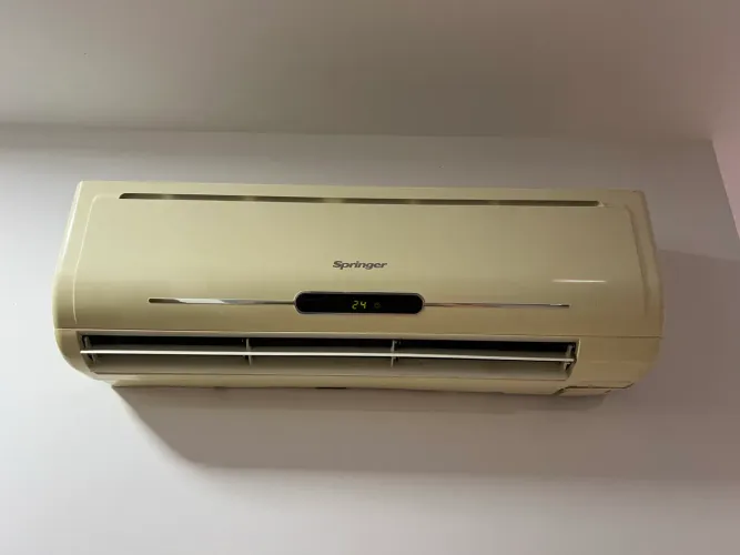 Ar condicionado Springer 12.000 BTUs - Gela muito! Limpeza recente