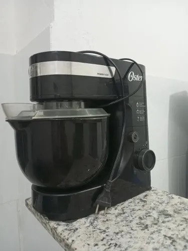 Vendo batedeira planetária usada, em ótimo estado de conservação e funcionamento.