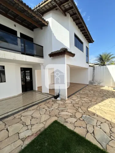 Sobrado à venda no bairro Jardim Karaiba