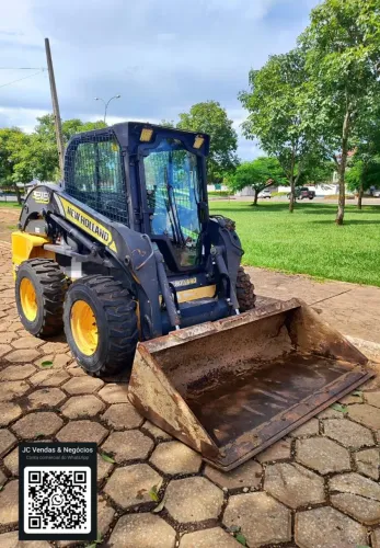 Mini Carregadeira New Holland L218 cabinada 