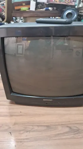 televisor de tubo Sharp, modelo C-20R11 bivolt