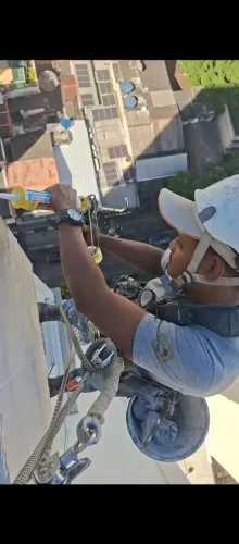 Pedreiro e pintor alpinista