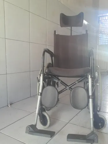 Cadeira de rodas para deficientes 