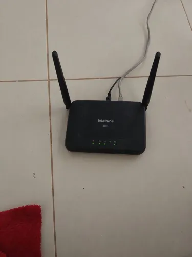 Vendo roteador Intelbras Wi-Fi 5, funcionando 100%, ótimo alcance.