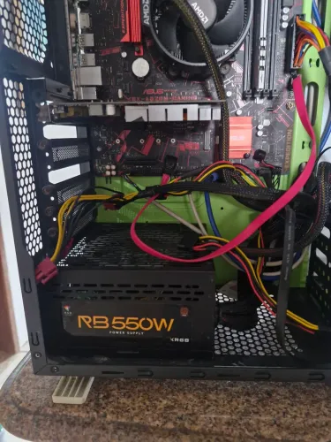 Pc Gamer com Rayzen 5 , 16 gb de memoria