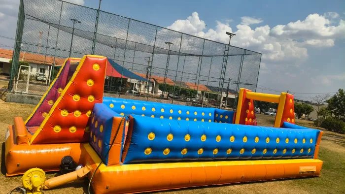 Vendo Futebol de sabão 10x5 metros