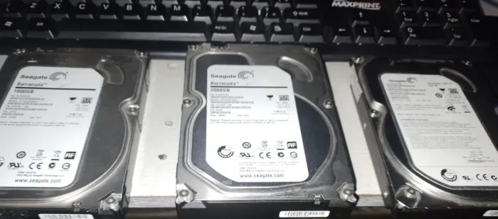 Vendo 3 HDS, 2TB, 1TB, 500GB