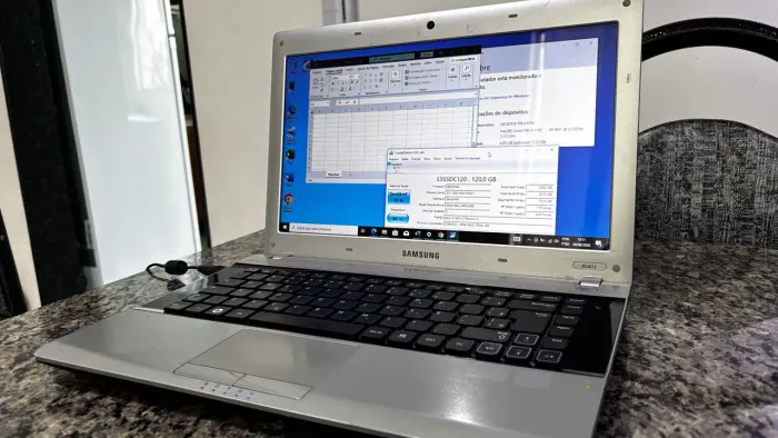 Notebook samsung rv411 i5 460m de 2.4 ghz com Ssd 120 com com 6gb com windows 10 e office