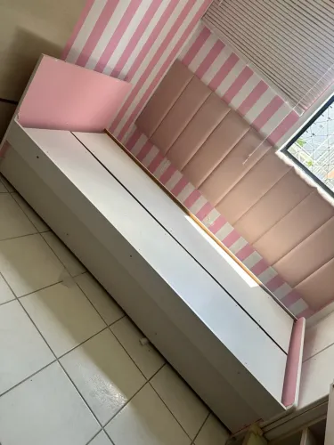 Cama infantil com auxiliar. (Era berço que vira cama)