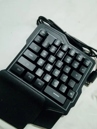 Single Handed K7 RGB : Usado Excelente 