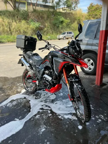 SHI250 VERMELHA/PRETO único dono