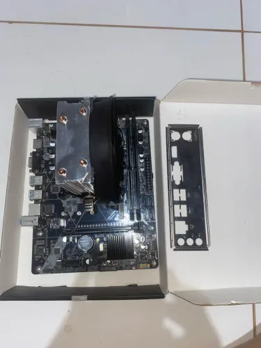 Kit i3-8100 + H310M-T + Espelho Traseiro - Funcionando Perfeitamente