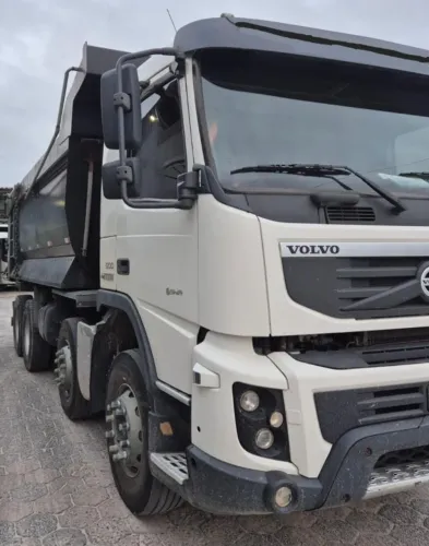 Volvo FMX 8x4 ano 2014/15 - Caçamba Pastre 18m³ - 327 mil km 