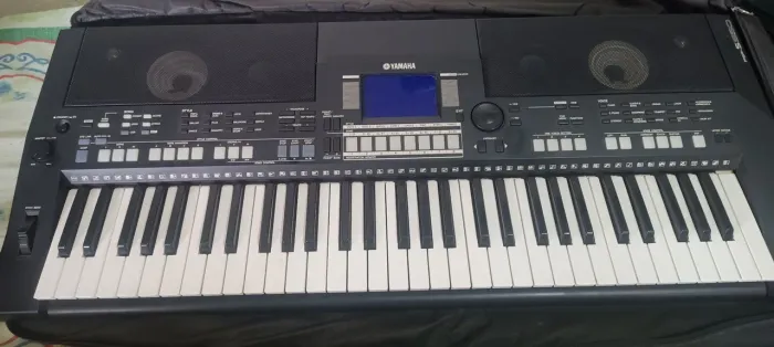 Teclado Yamaha psr S 550