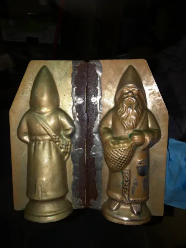 Fôrma De Chocolate Antiga Metal Gnomo Com Cesto Relíquia Vintage
