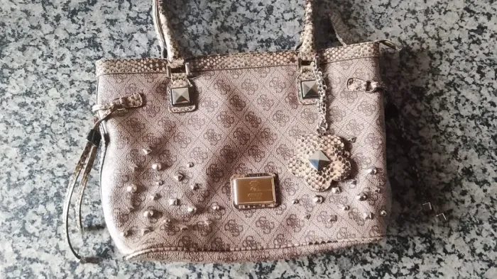 Bolsa Guess Est.1981