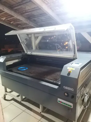 Máquina laser 