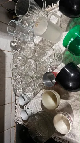 Jogo de taças e copos de vidro