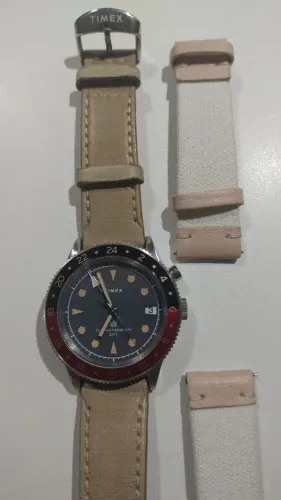 Relógio TIMEX GMT Waterbury.