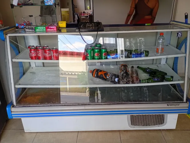 Freezer expositor funcionando perfeitamente