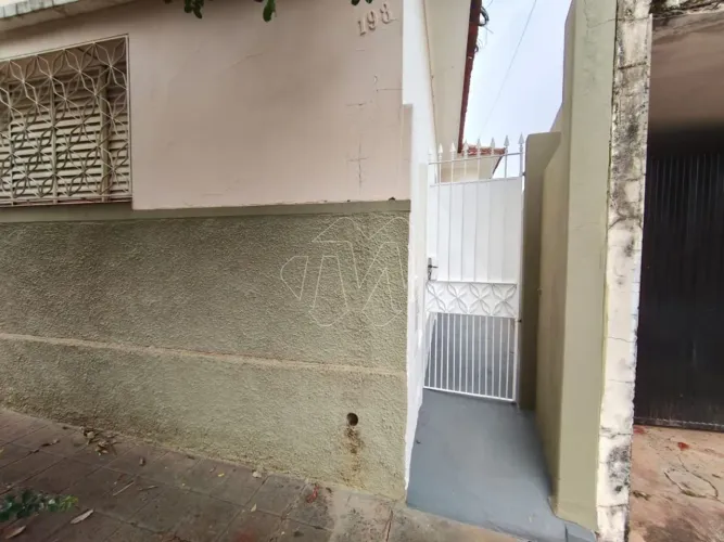 Locação de Casas / Padrão na cidade de Araraquara