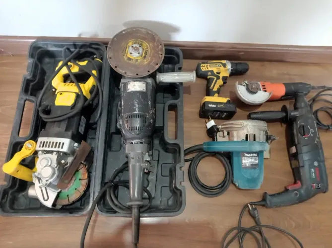 Lote de equipamentos para obra